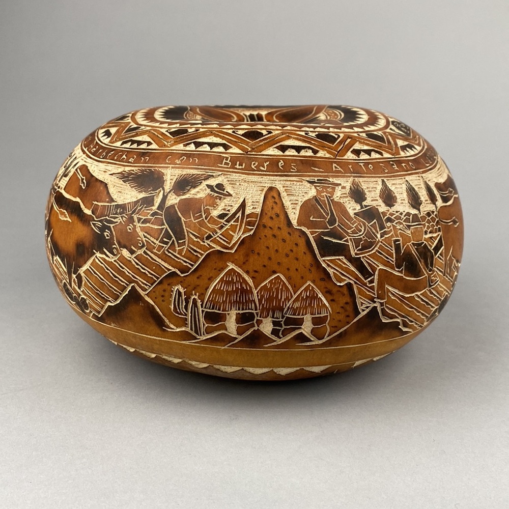 Leoncio Veli Peru Gourd Carved Bowl Llamas Mountains People Storyteller w Lid - Picture 2 of 8